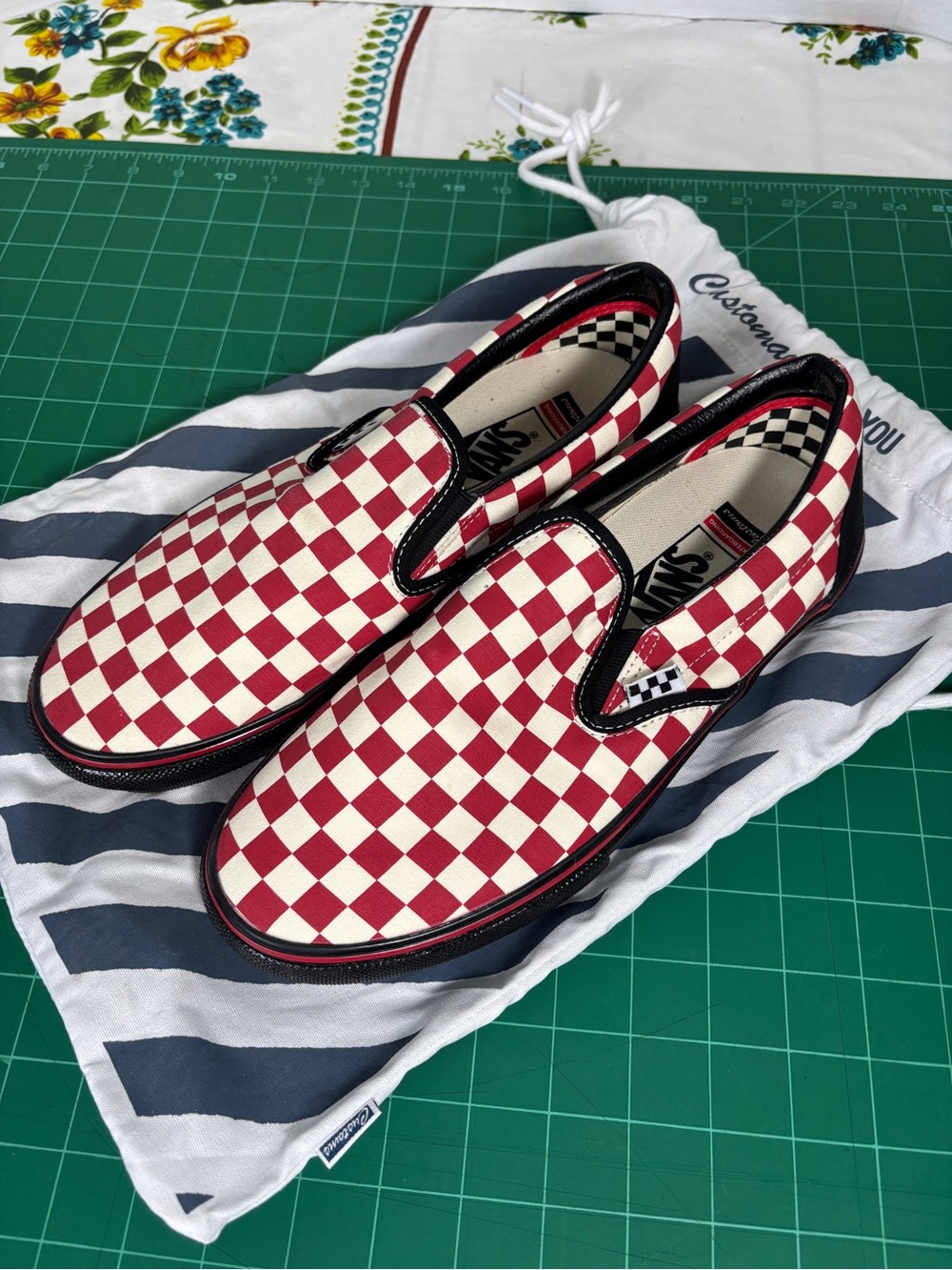 Vans men’s sz 9 Red & White Checkerboard Slip-On Loafer Sneakers Skater Shoes